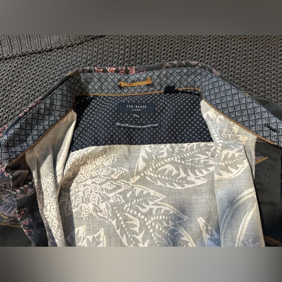 Ted Baker London Mens Dark Floral Button Down Shirt EUC Long Sleeve - Picture 3 of 9